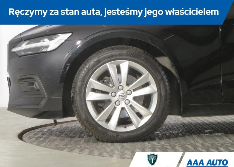 Volvo V60 cena 96000 przebieg: 145172, rok produkcji 2019 z Supraśl małe 254